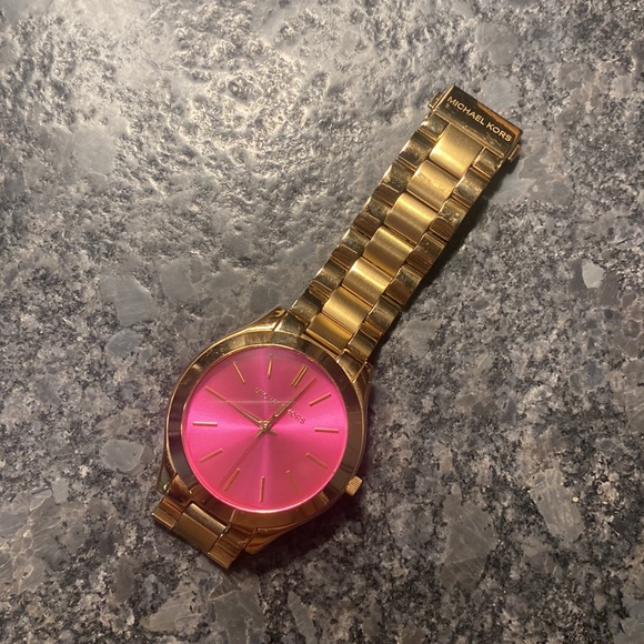 Michael Kors Runway Pink Dial Ladies Watch - Picture 2 of 9